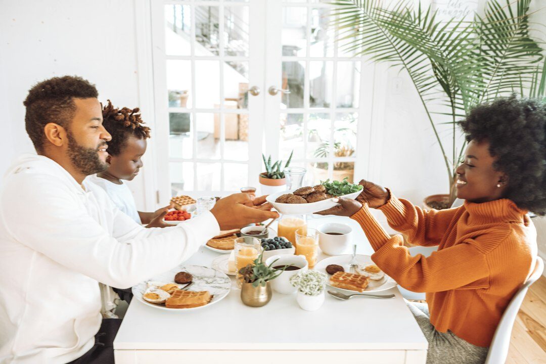 family eating lunch together
